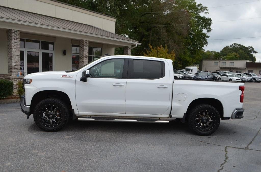 Chevrolet Silverado photo 2