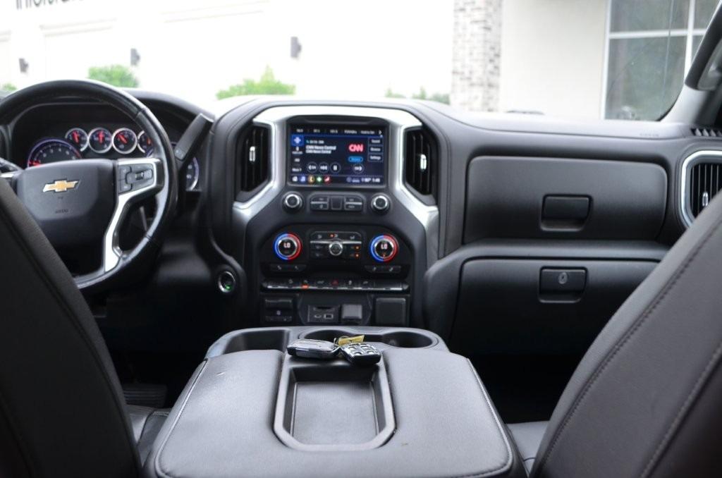 Chevrolet Silverado photo 16