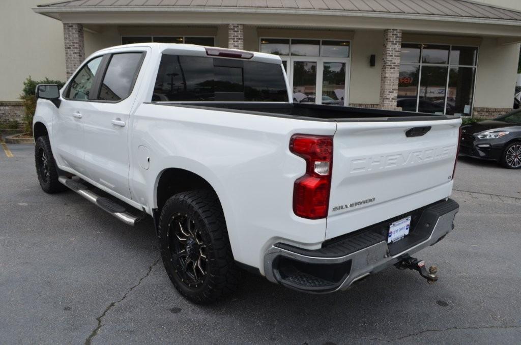 Chevrolet Silverado photo 3