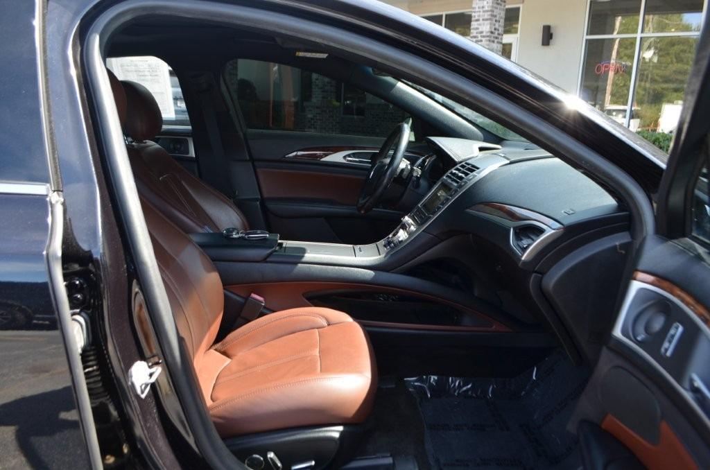 Lincoln MKZ photo 9