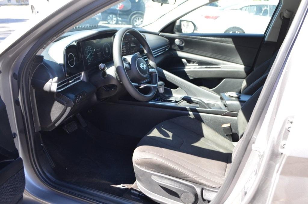 Hyundai Elantra photo 16