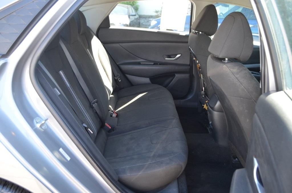Hyundai Elantra photo 10
