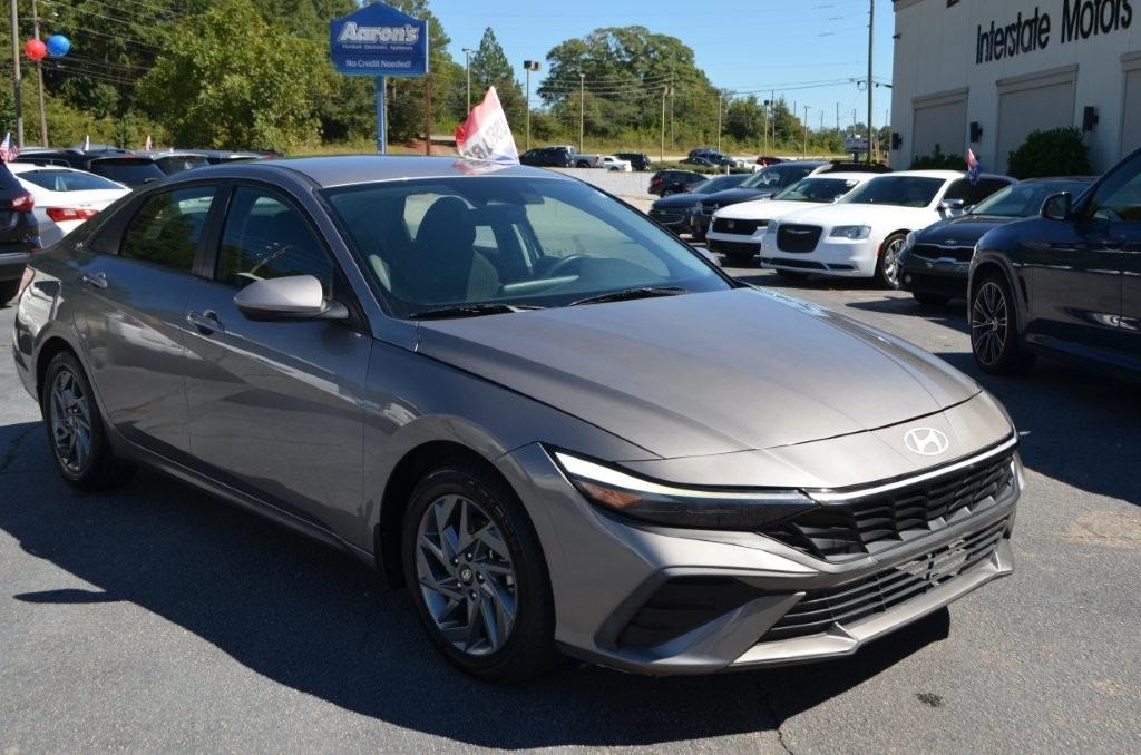 Hyundai Elantra photo 7