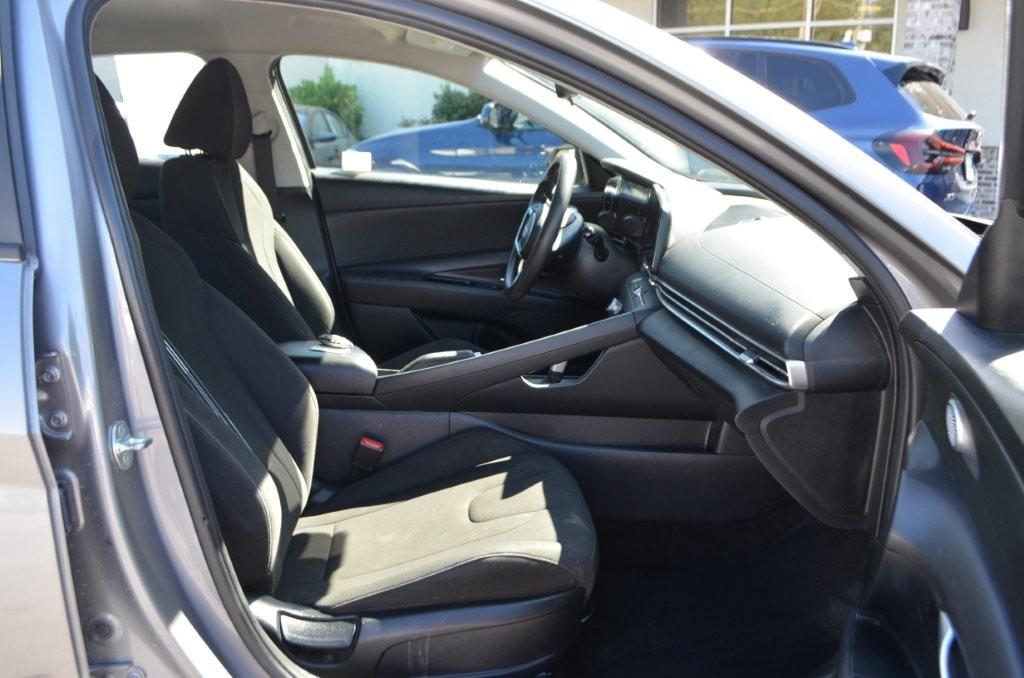 Hyundai Elantra photo 9