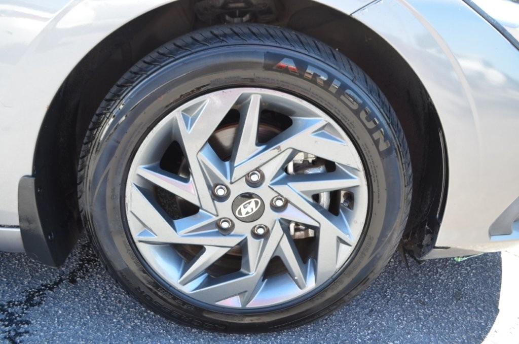 Hyundai Elantra photo 20