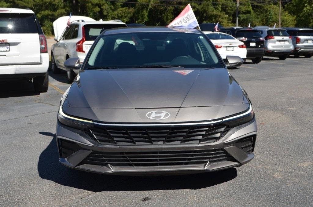 Hyundai Elantra photo 8