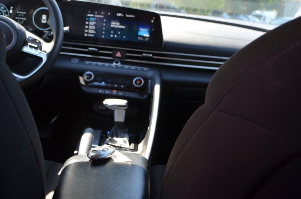 Hyundai Elantra photo 15
