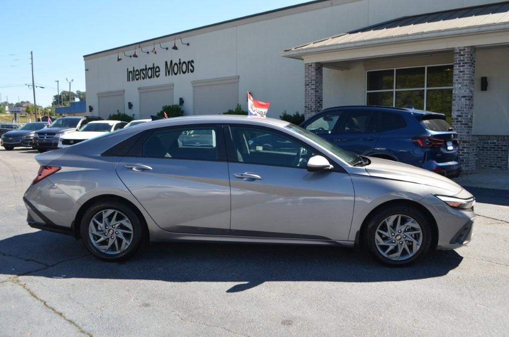 Hyundai Elantra photo 6