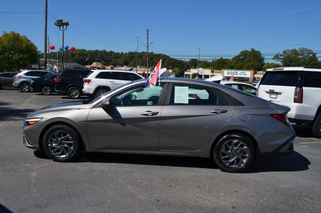 Hyundai Elantra photo 2