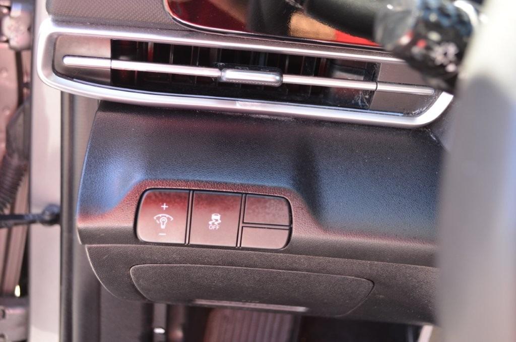 Hyundai Elantra photo 18