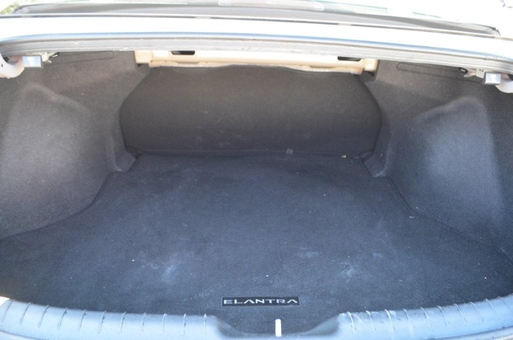 Hyundai Elantra photo 11