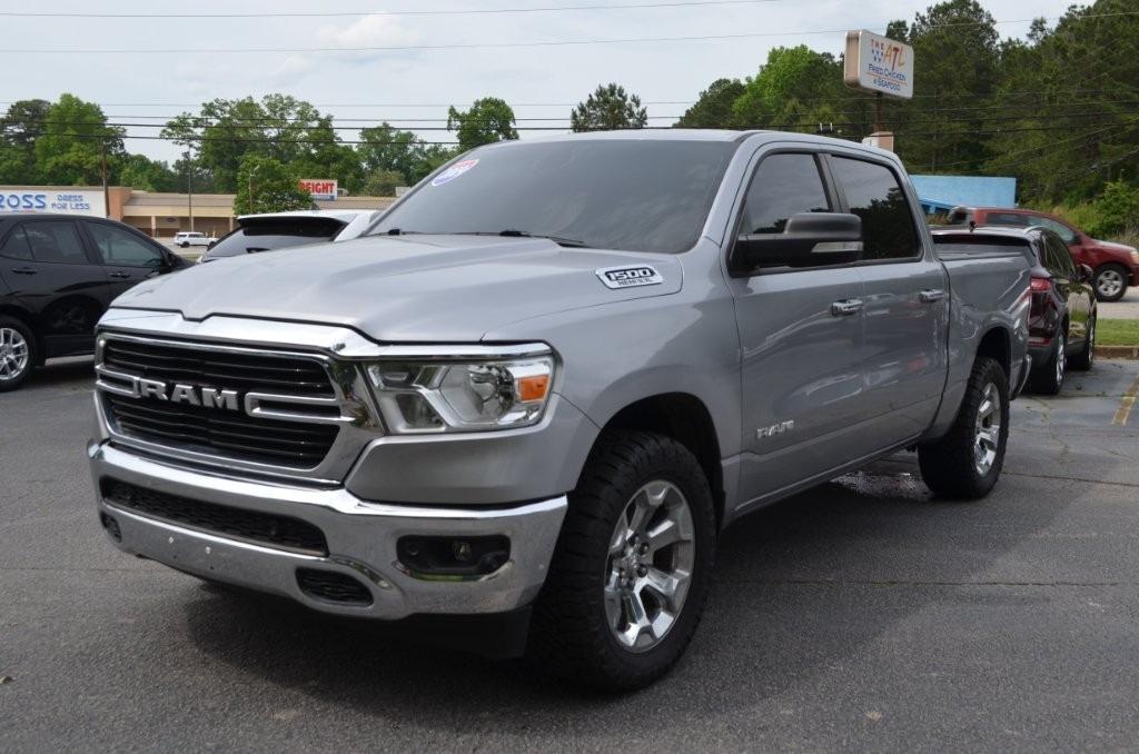 2019 RAM 1500 Big Horn/Lone Star 4x4 Crew Cab 5'7's photo
