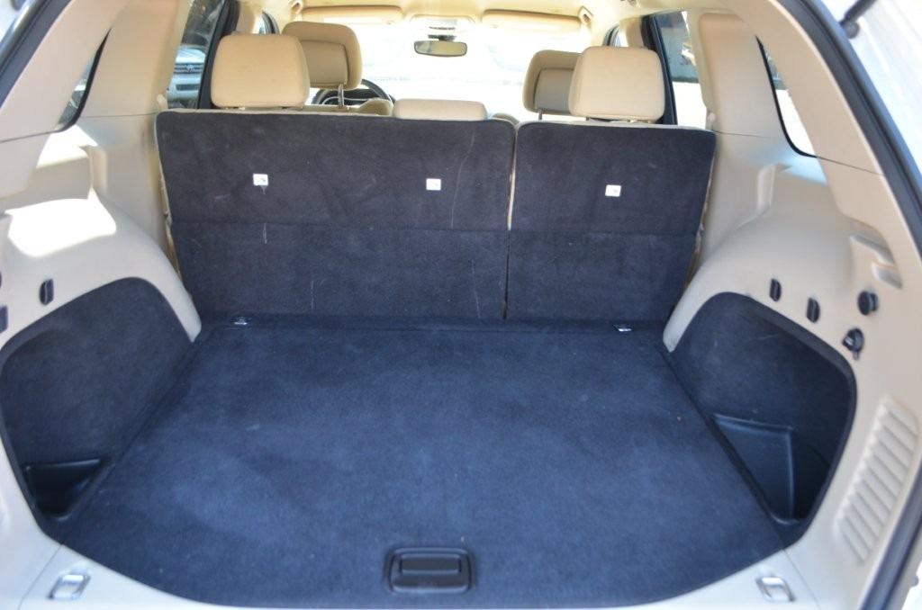 Jeep Grand Cherokee photo 11