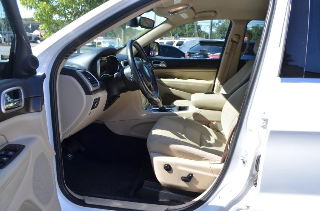 Jeep Grand Cherokee photo 17